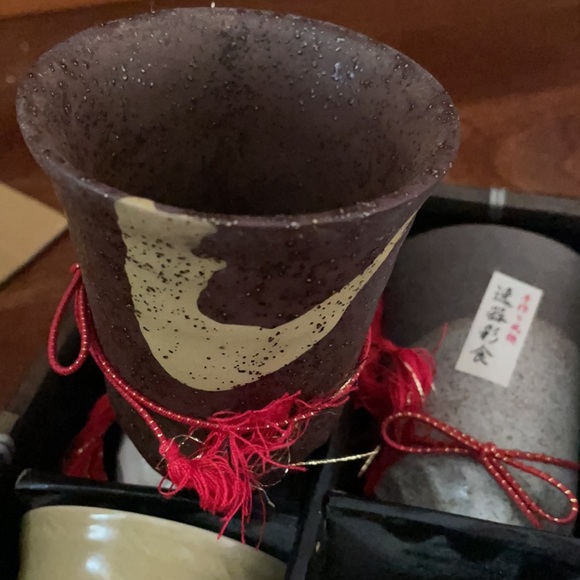 Handmade 6 Chinese Tea Cups in Basket w/red ribbon - Picture 3 of 4